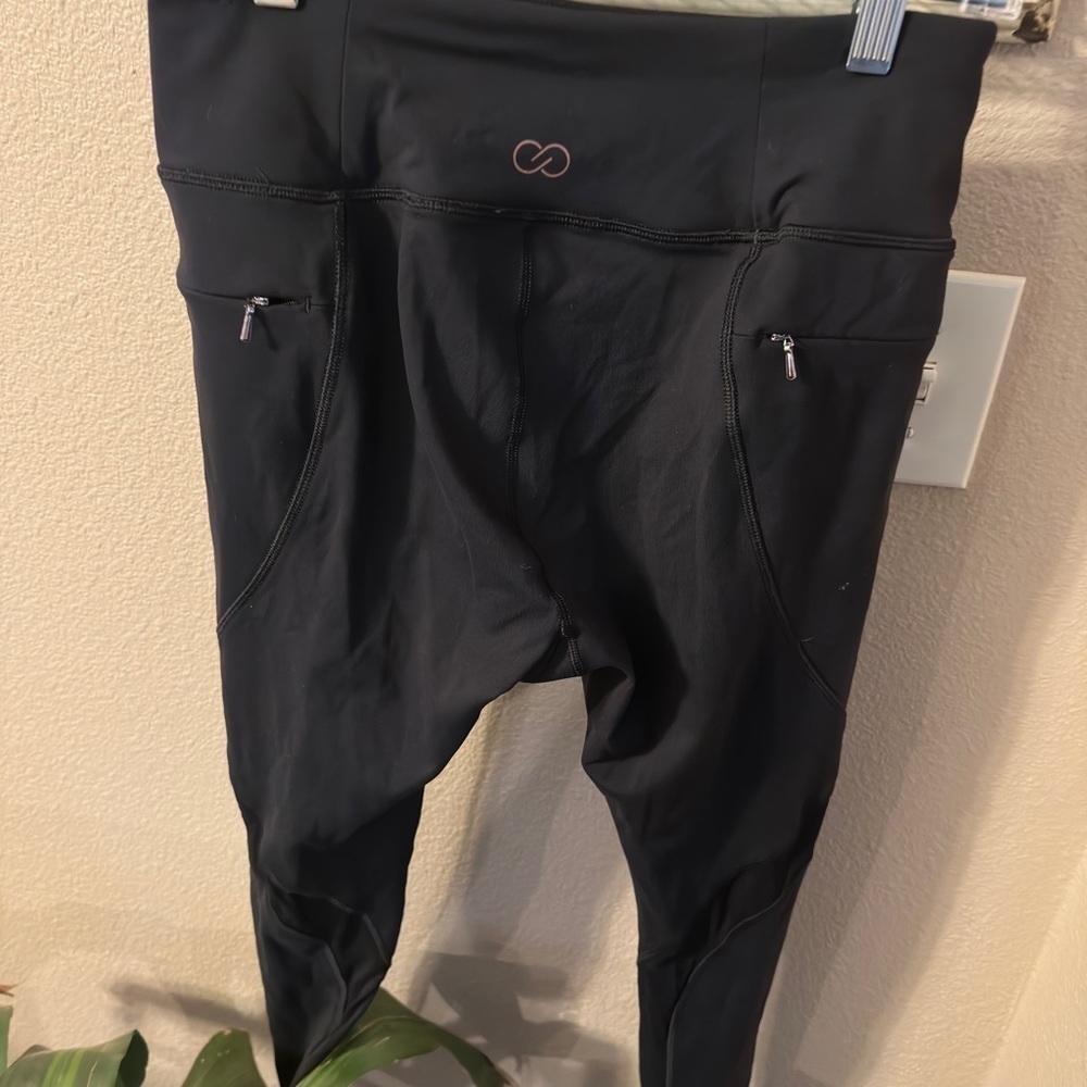 Carrie underwood black leggings